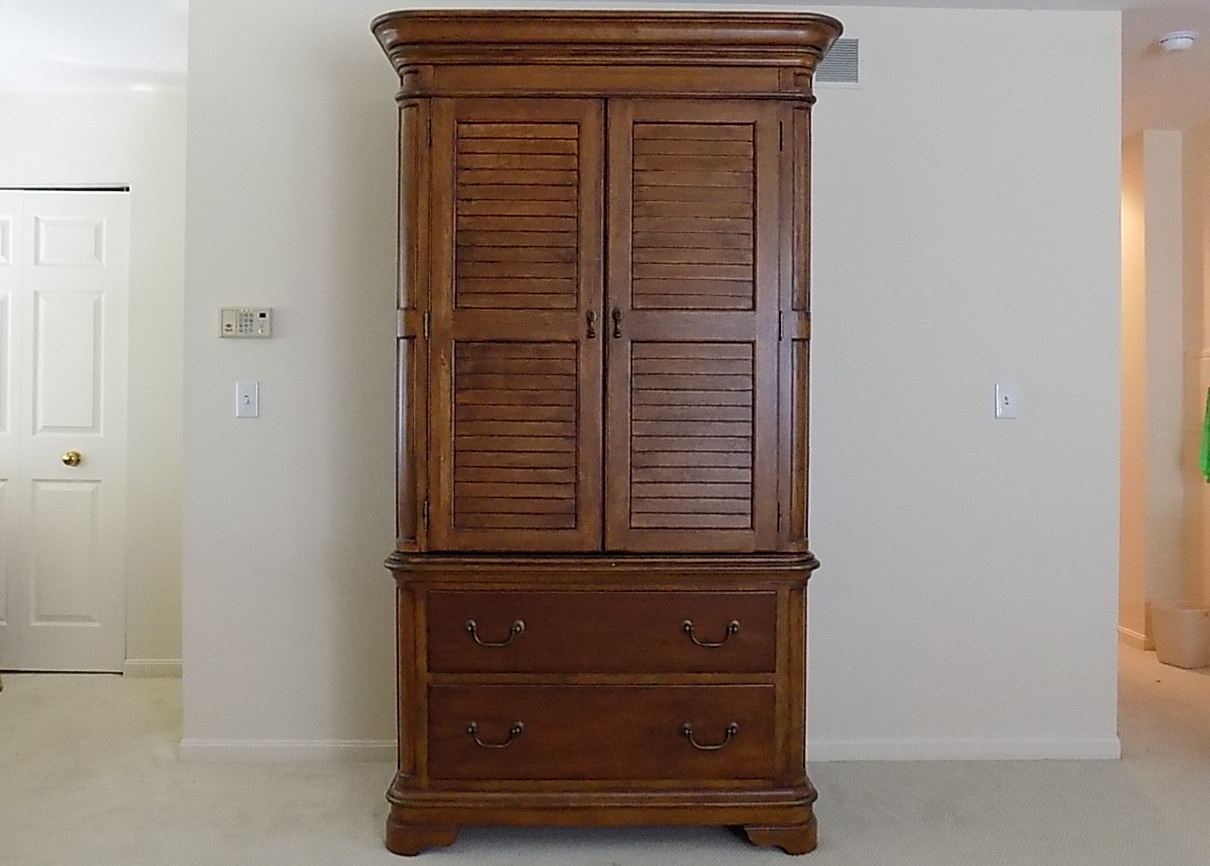 Pulaski Furniture Media/Wardrobe Armoire EBTH