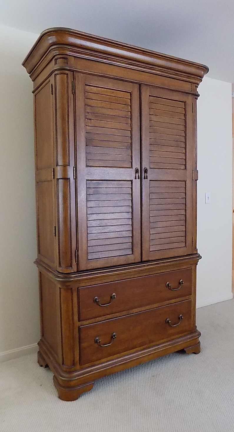 Pulaski Furniture Media/Wardrobe Armoire EBTH