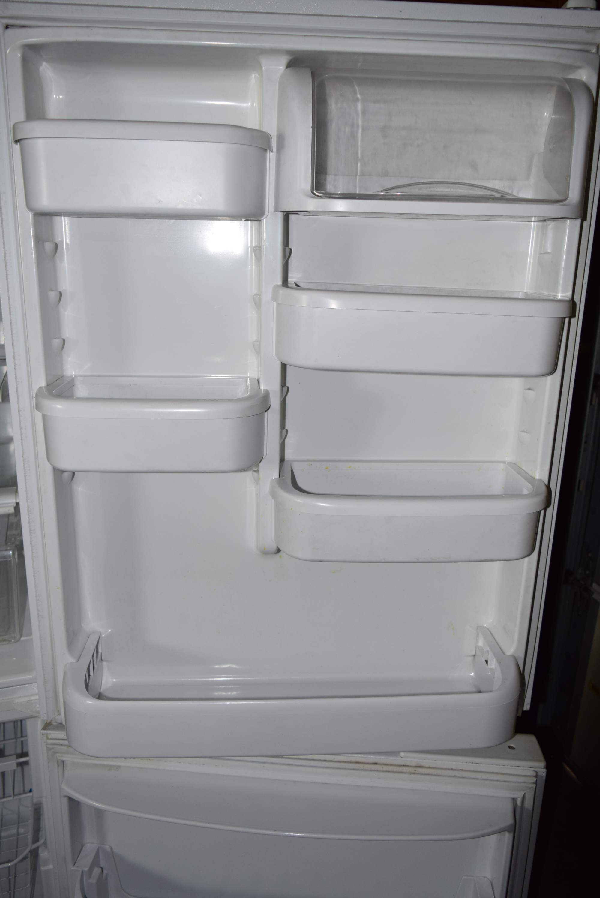 Maytag Performa 19 cu ft Refrigerator With Bottom Freezer EBTH