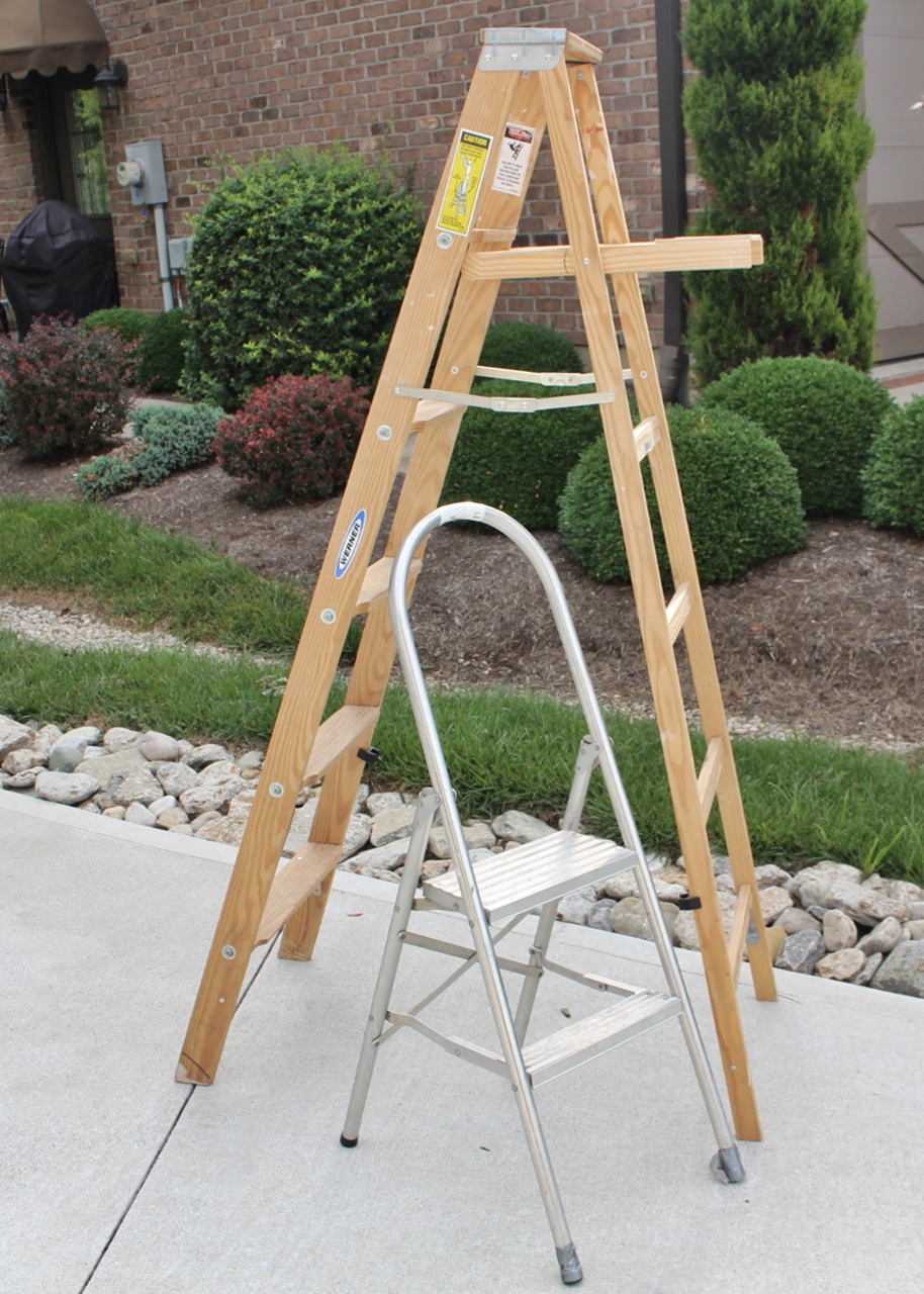 Werner 6Ft Wood Step Ladder And Aluminum Step Ladder EBTH   145.JPG