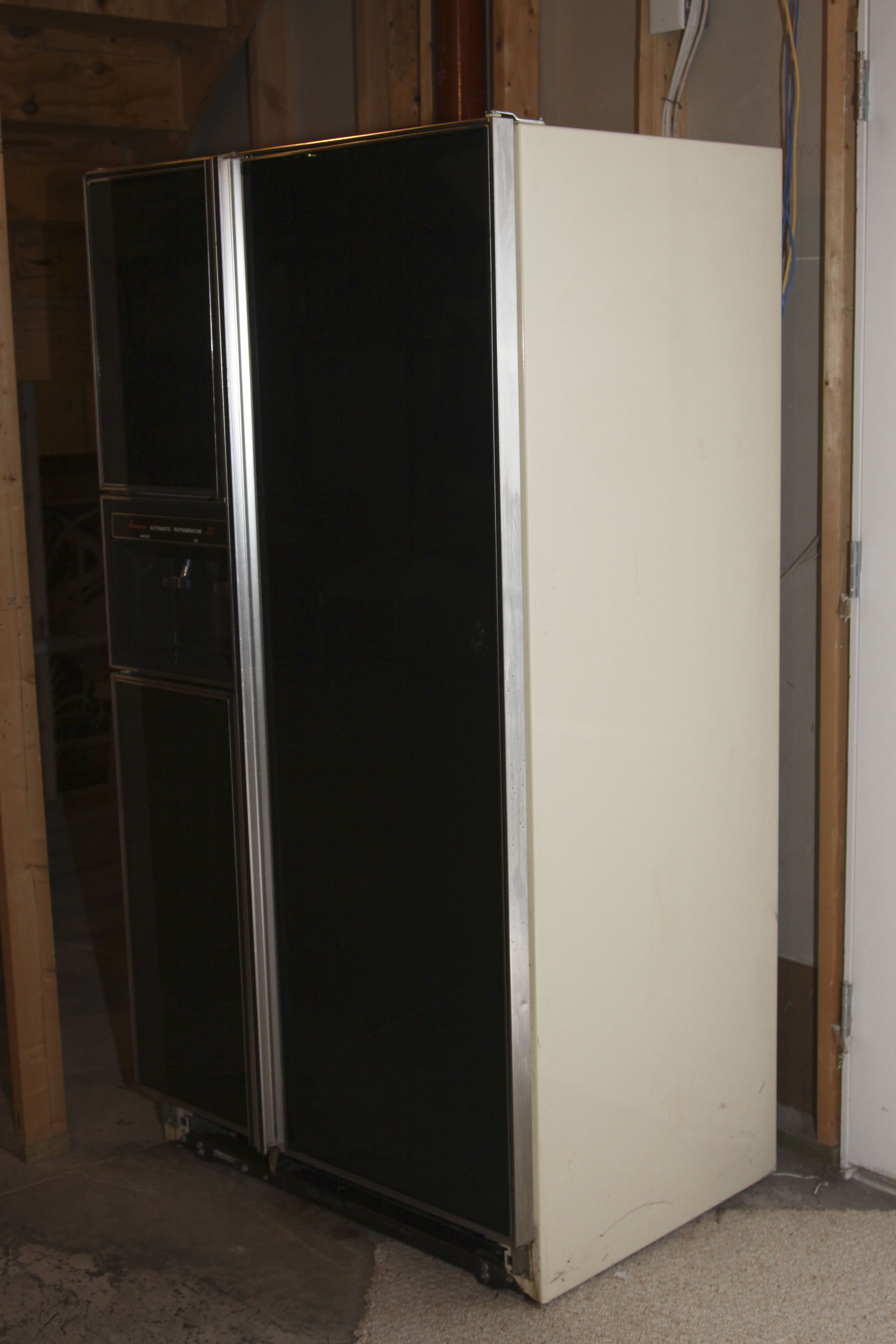Vintage Black Amana Automatic Refrigerator 22 EBTH
