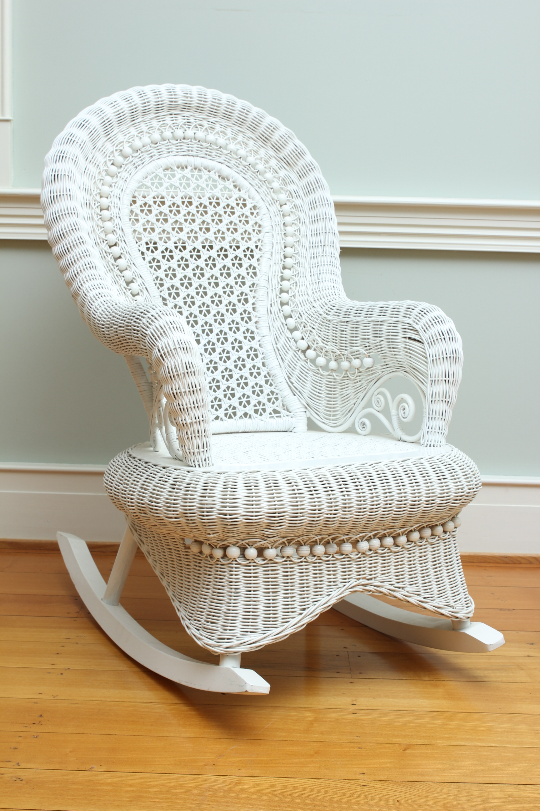 Antique Style White Wicker Rocker EBTH