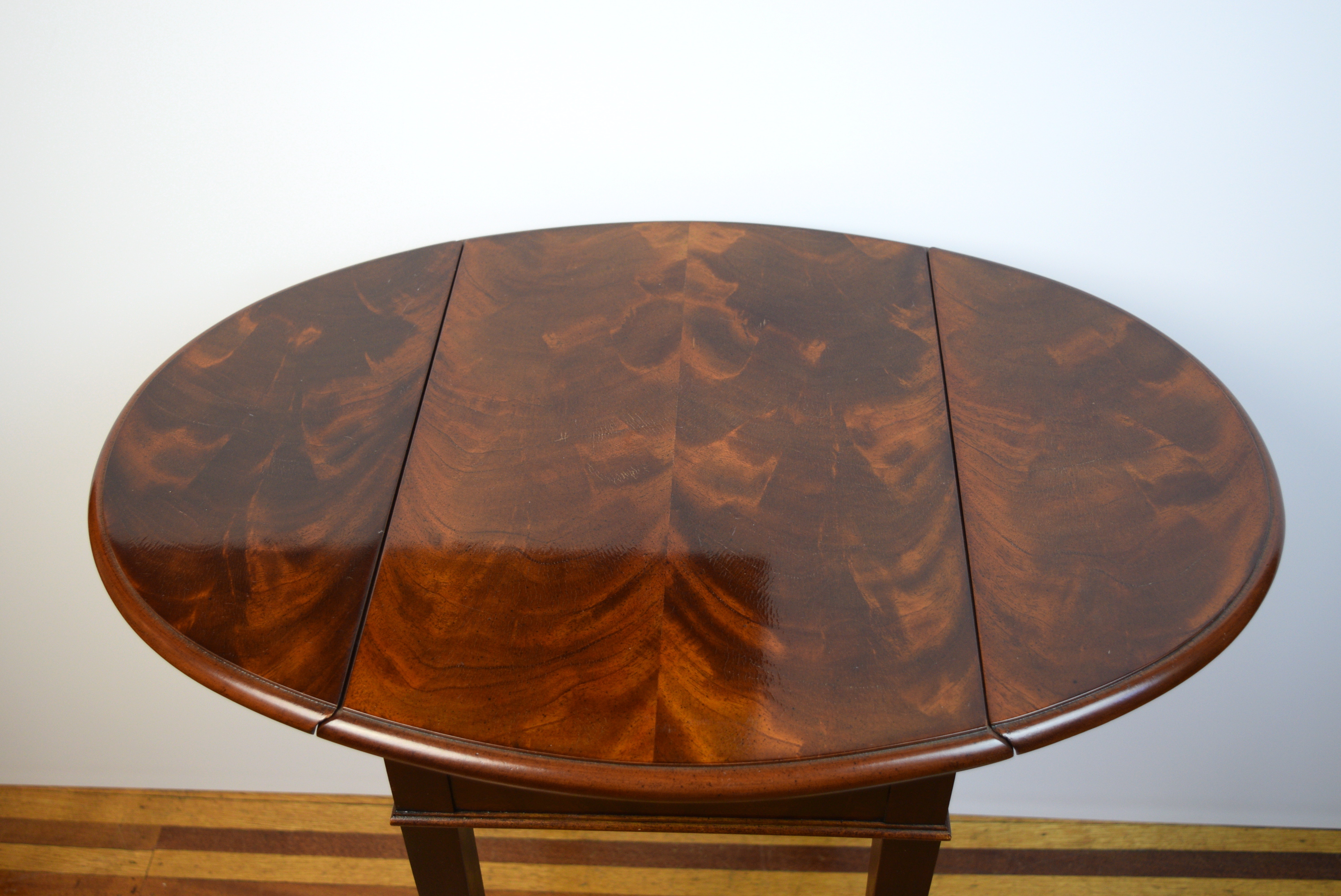 Hekman Furniture Co. Small DropLeaf Side Table EBTH