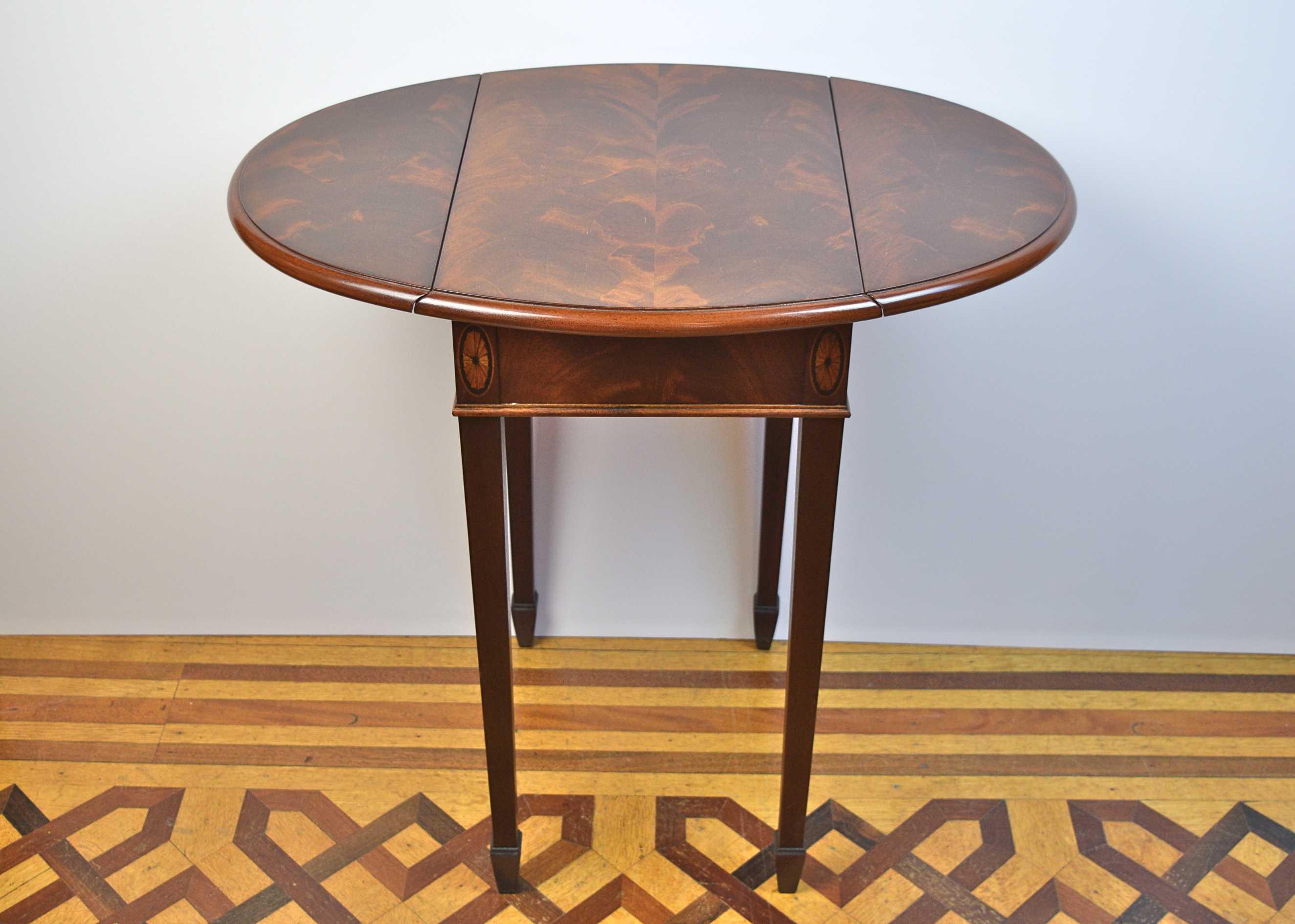 Hekman Furniture Co. Small DropLeaf Side Table EBTH