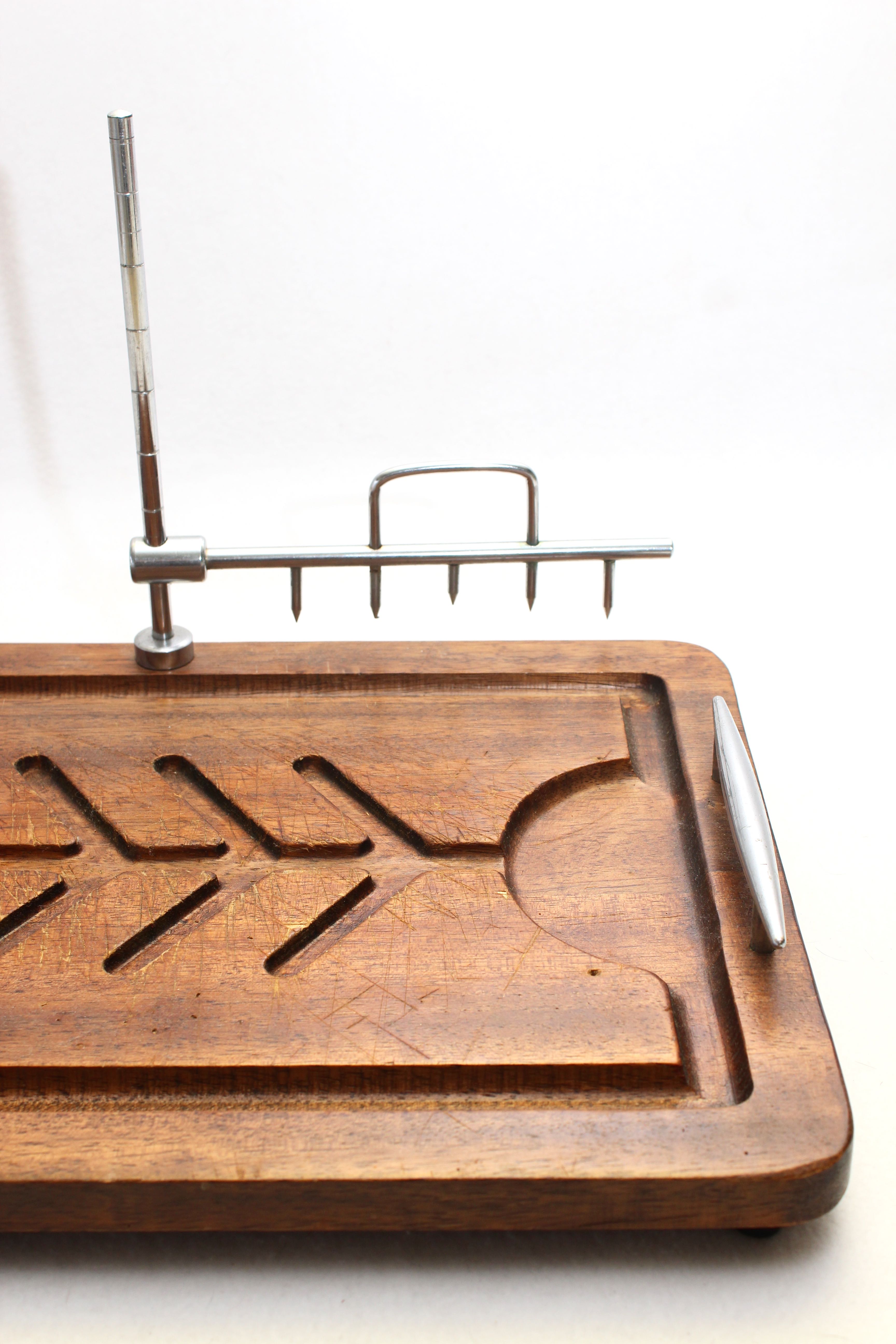 Walnut Meat Carving Board with Spike EBTH