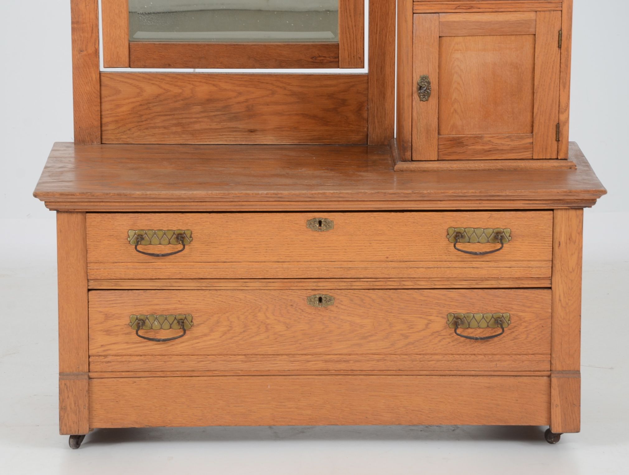 Vintage Oak Gentleman's Dresser EBTH