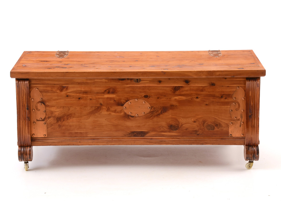 Forest Park Line Cedar Chest EBTH