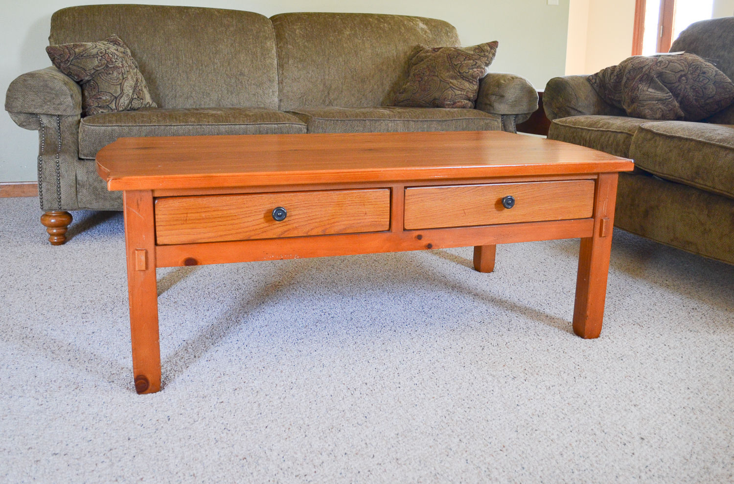 Broyhill Traditional Oak Coffee Table EBTH   20150823 Hamilton 001 7037 