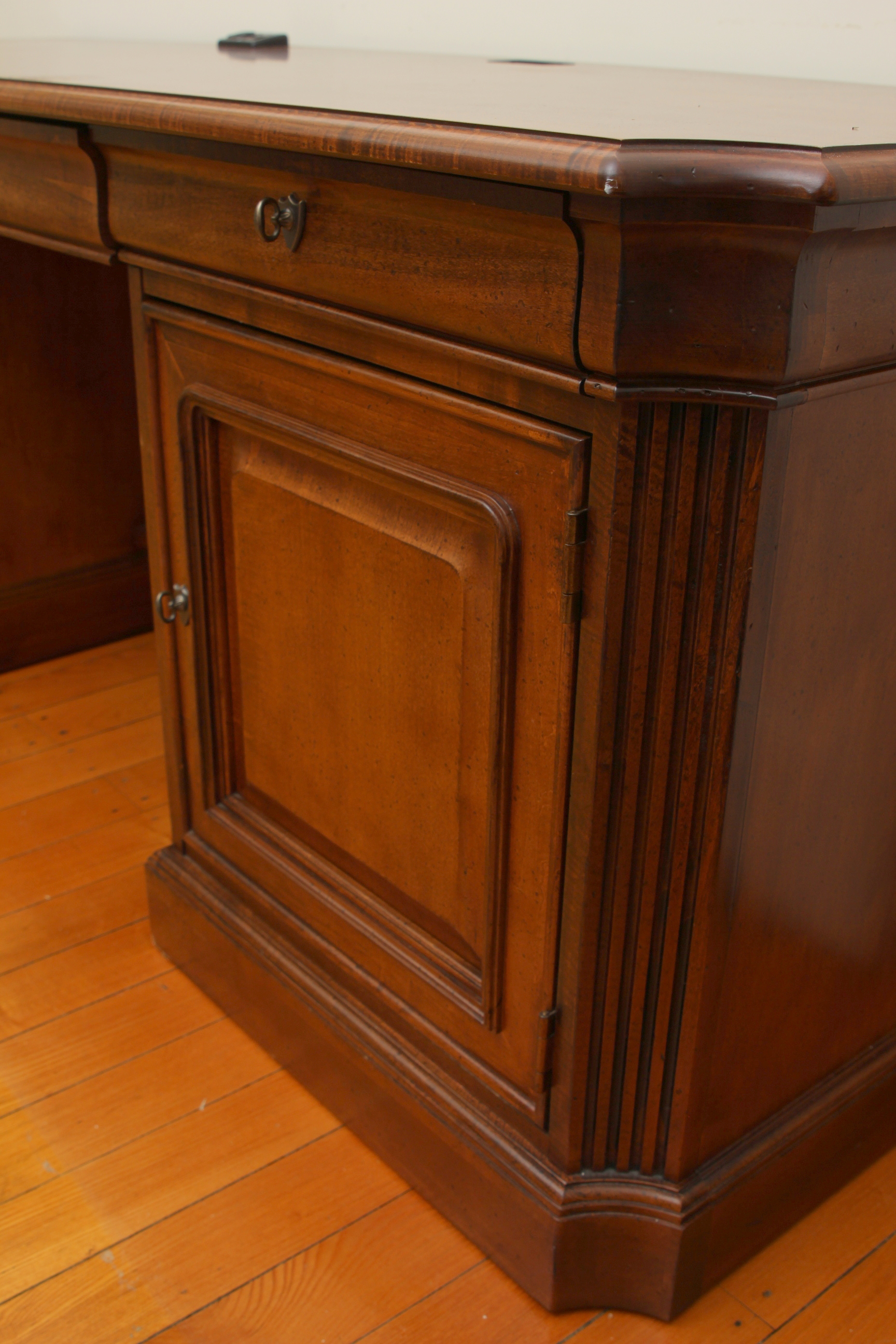 Stanley Furniture Executive Desk EBTH