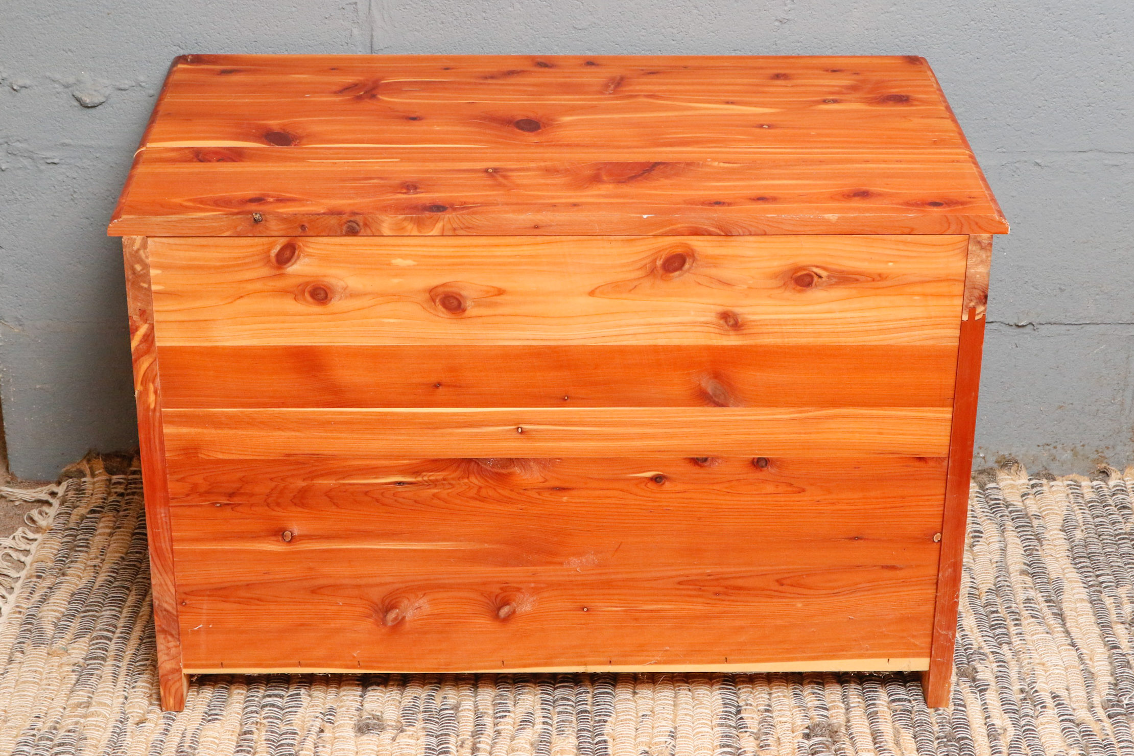 Eastern Red Cedar Chest EBTH