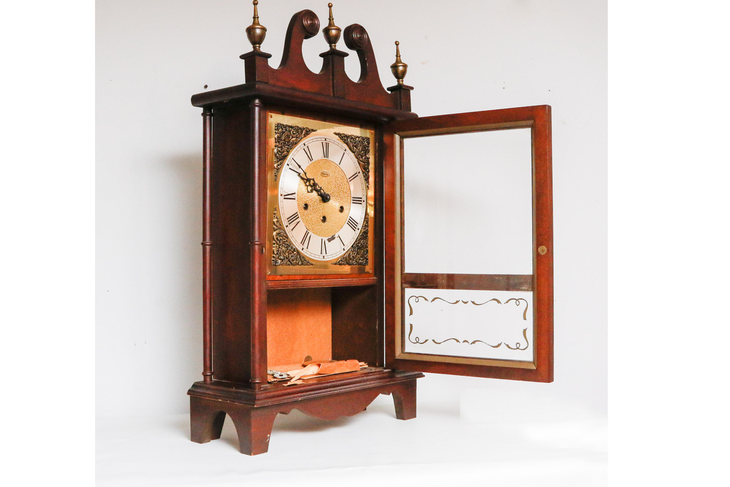 Howard Miller Co. Ridgeway Large Bracket Mantel Clock EBTH