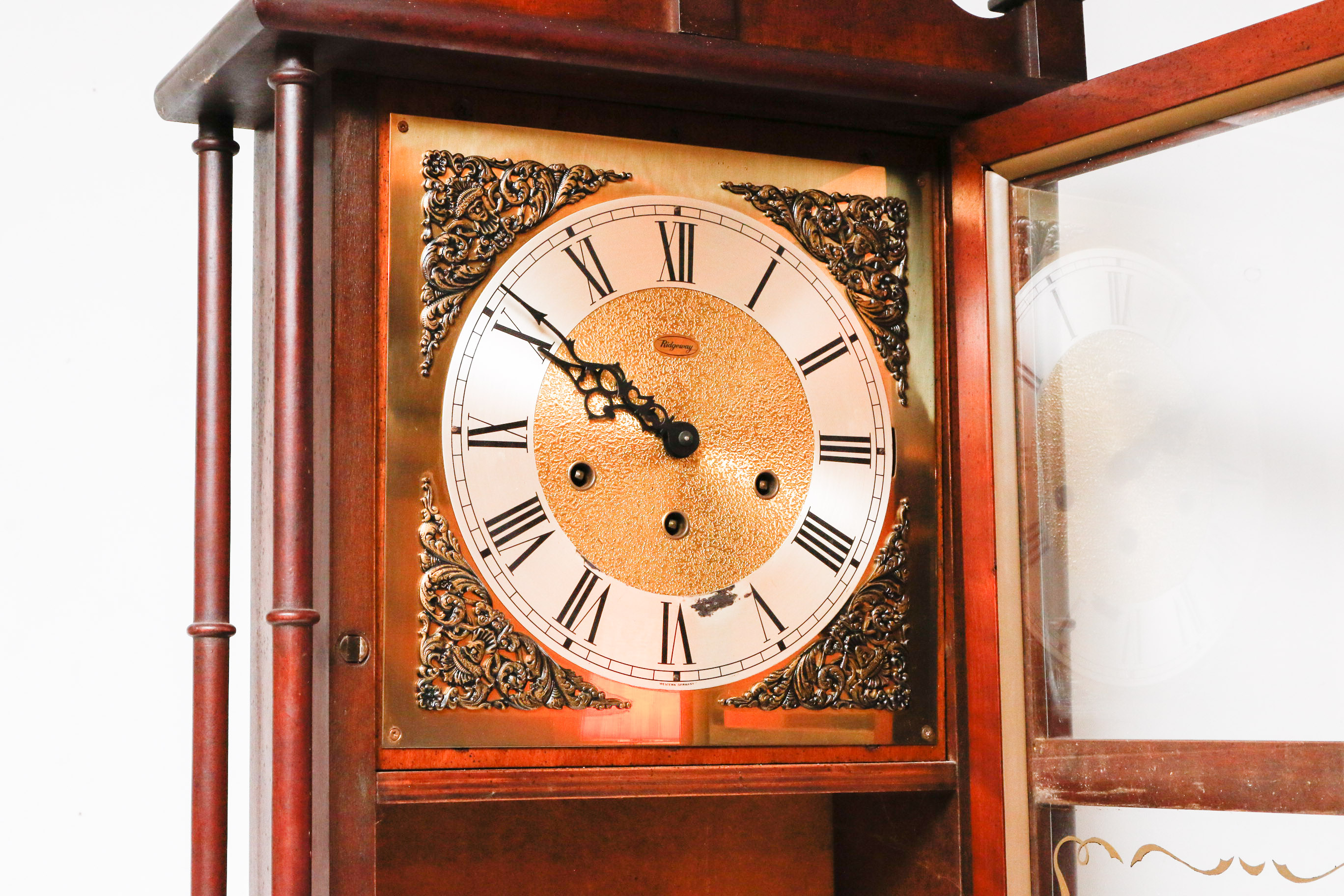 Howard Miller Co. Ridgeway Large Bracket Mantel Clock EBTH