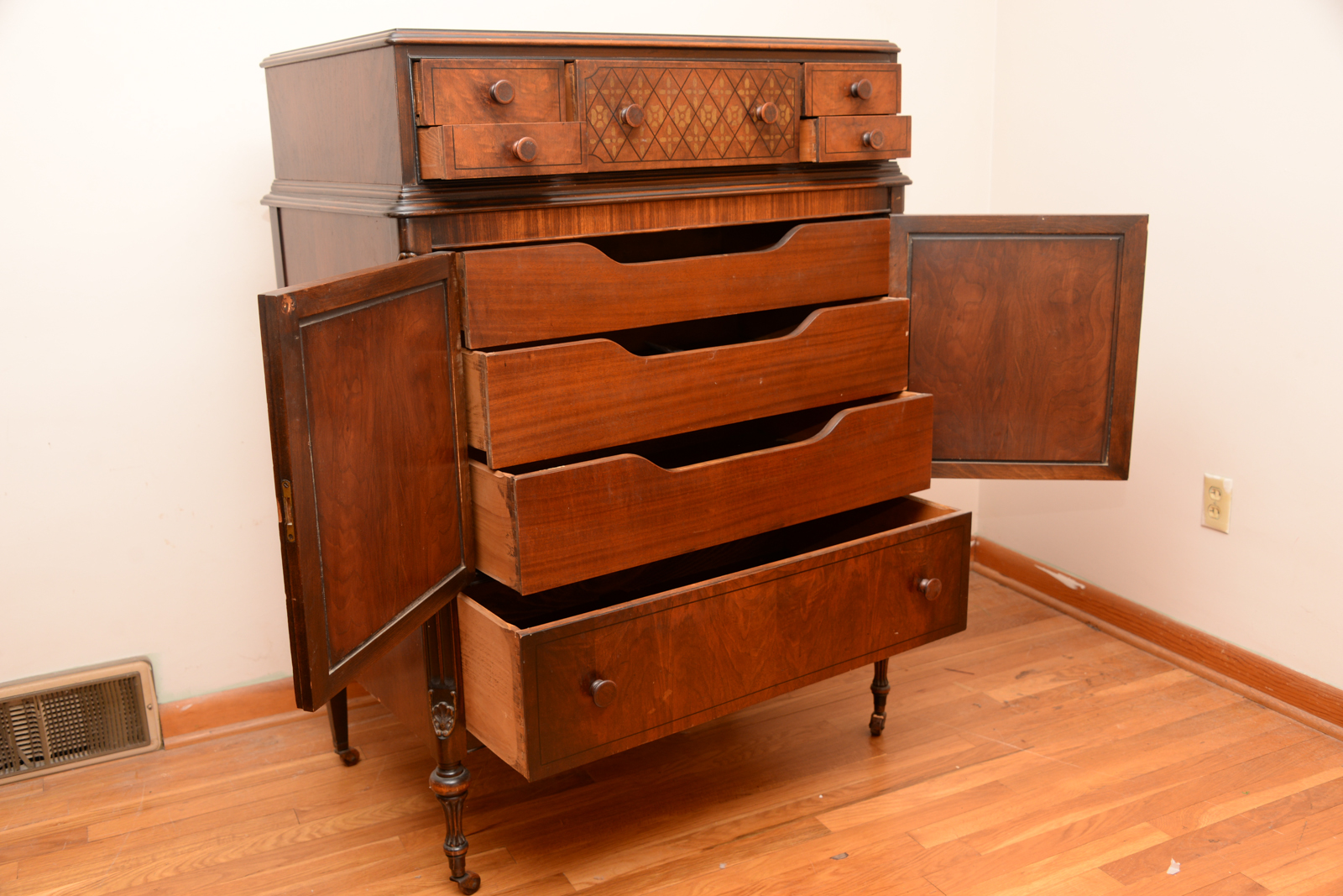 Vintage Sligh Chest of Drawers EBTH