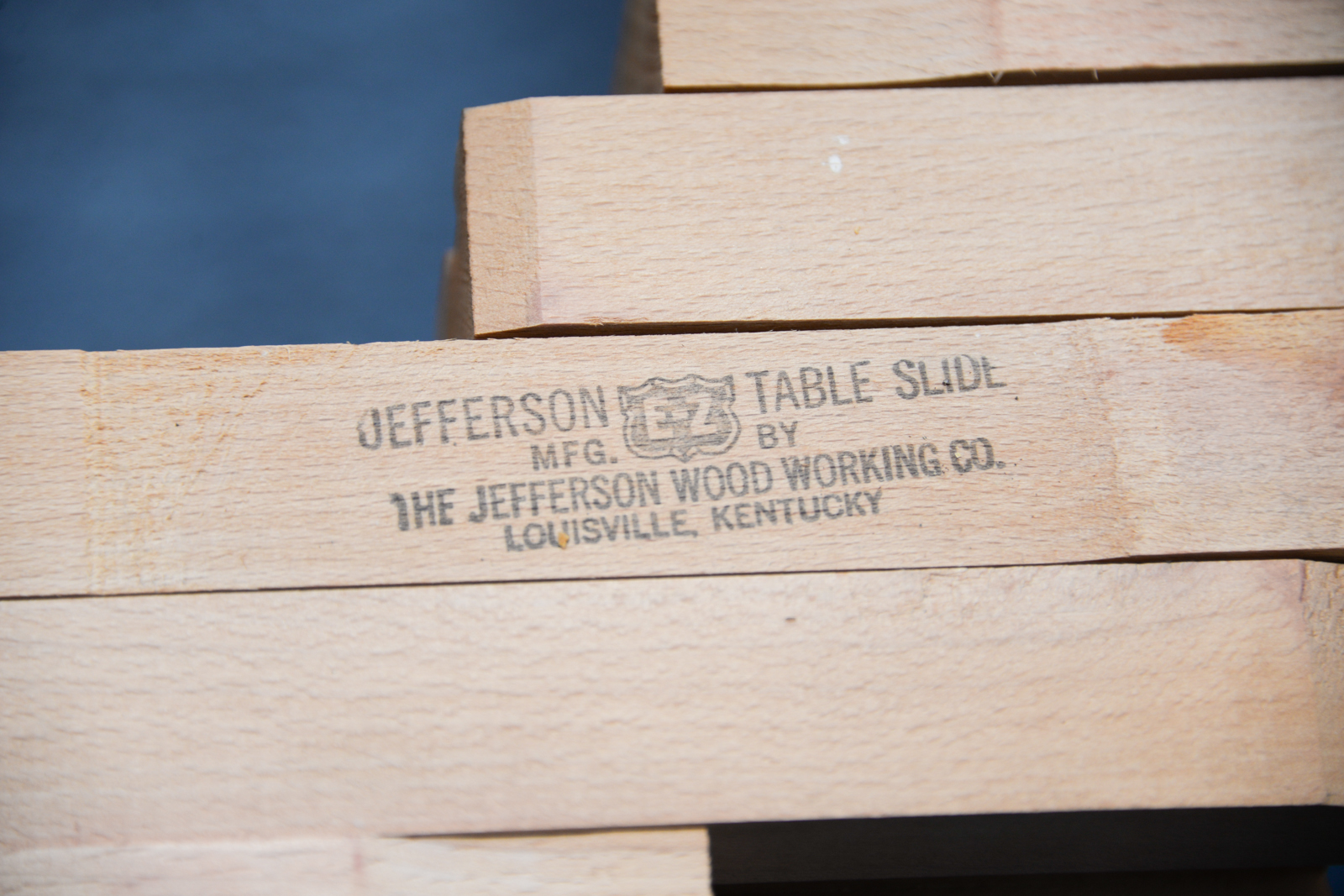 Jefferson Woodworking Co. Duncan Phyfe Style Dining Table 