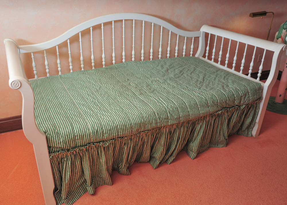 Spindle Day Bed EBTH
