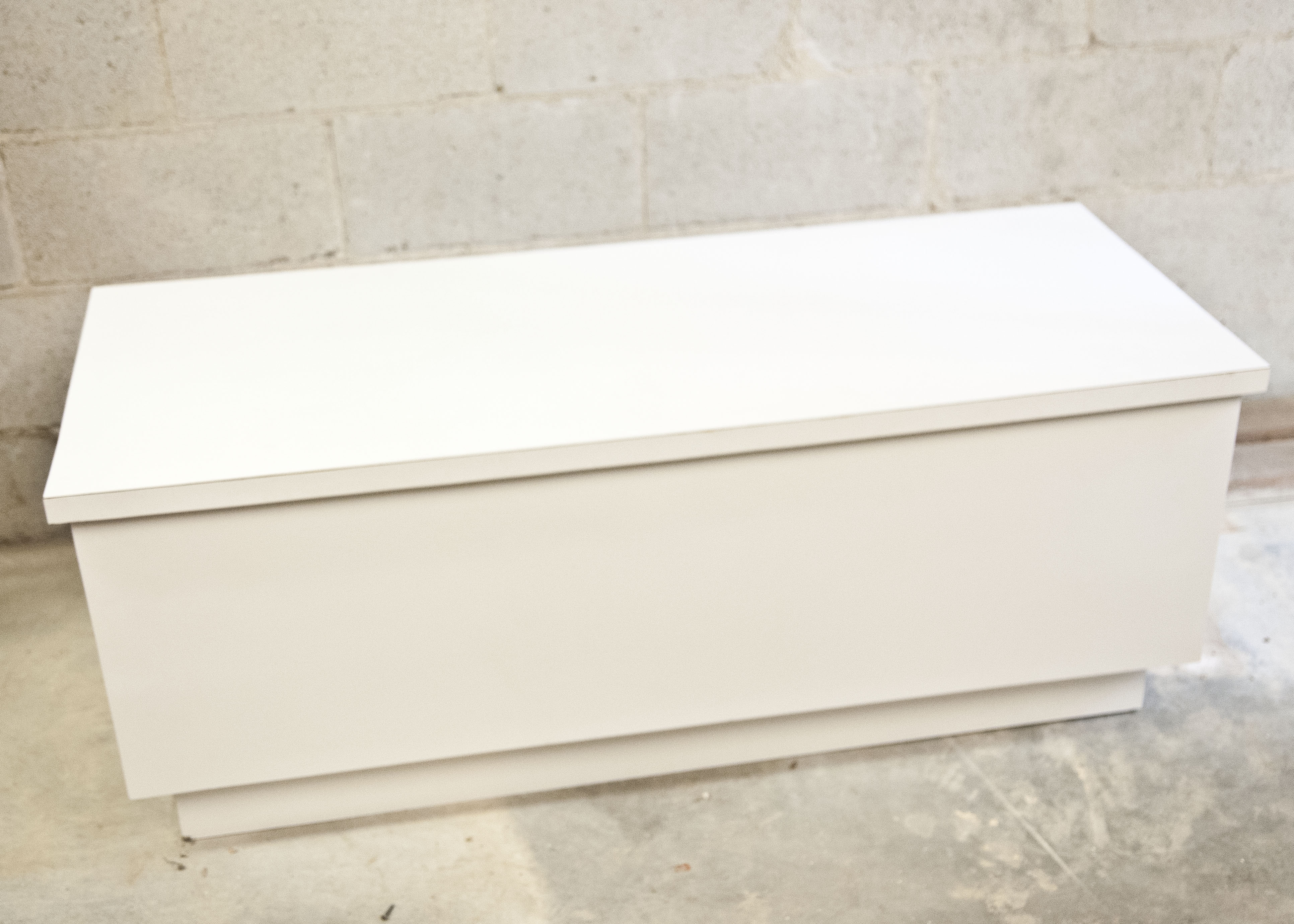 White Cedar Chest EBTH