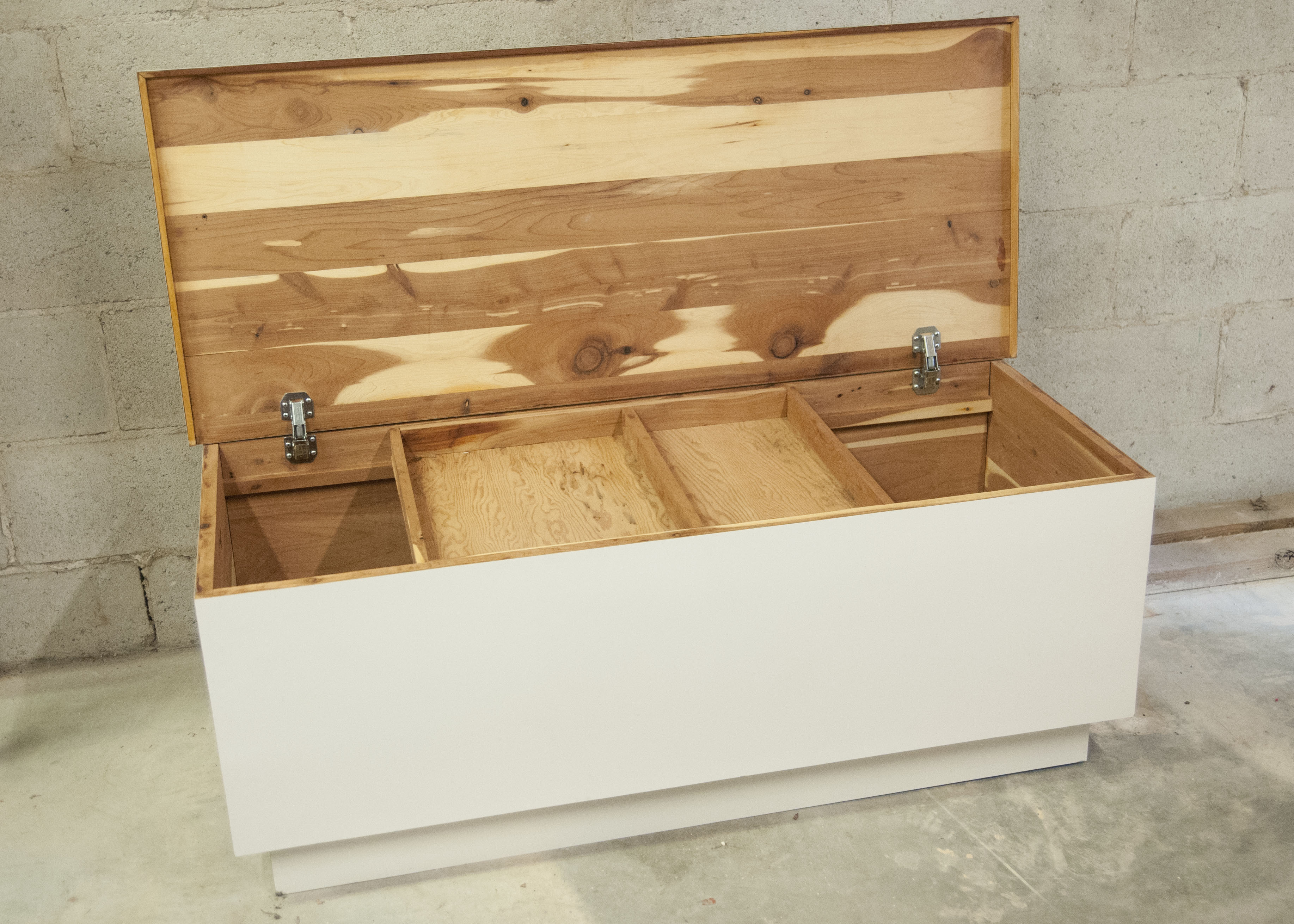 White Cedar Chest EBTH
