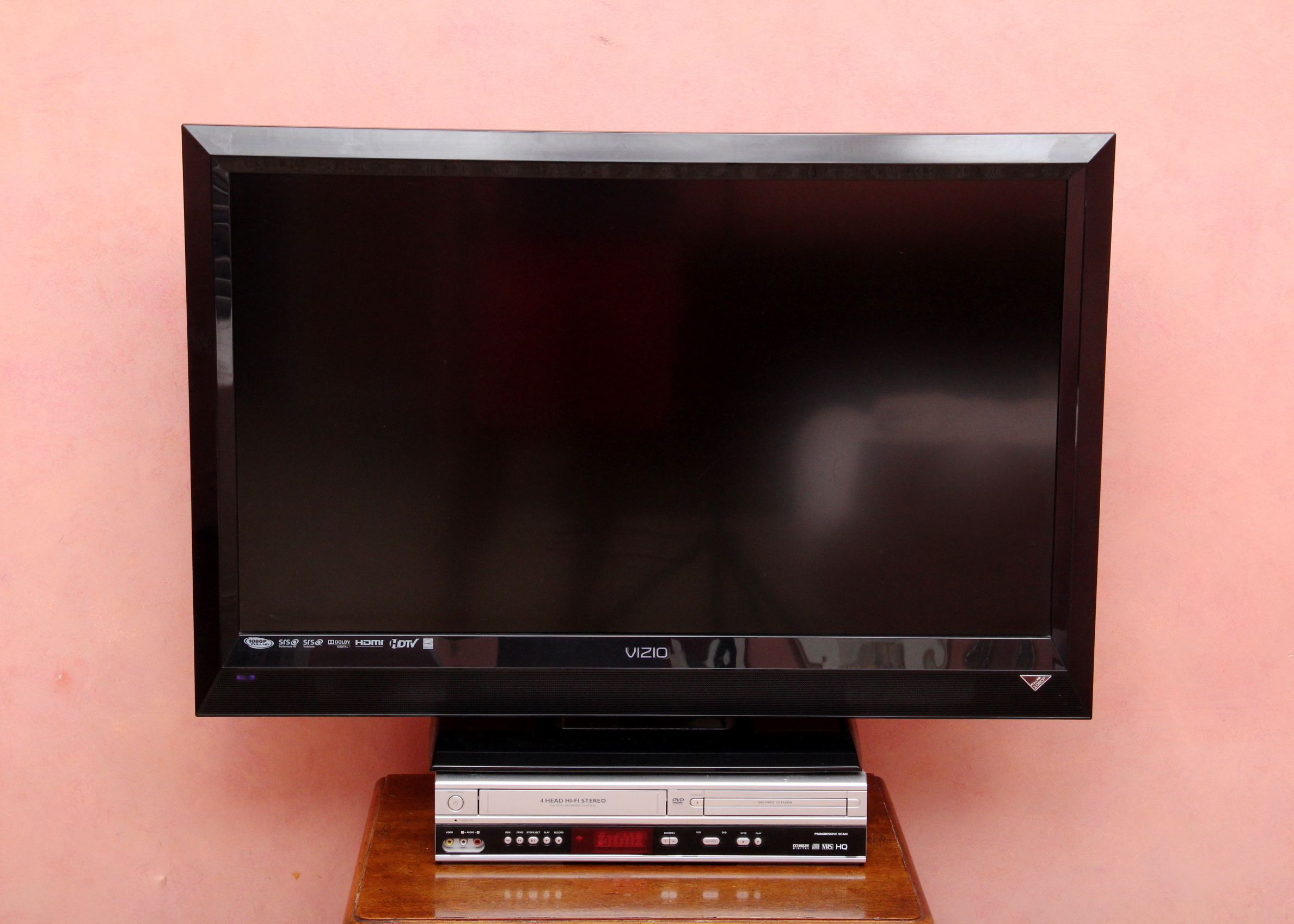 Vizio TV with Philips DVD/VCR Player EBTH