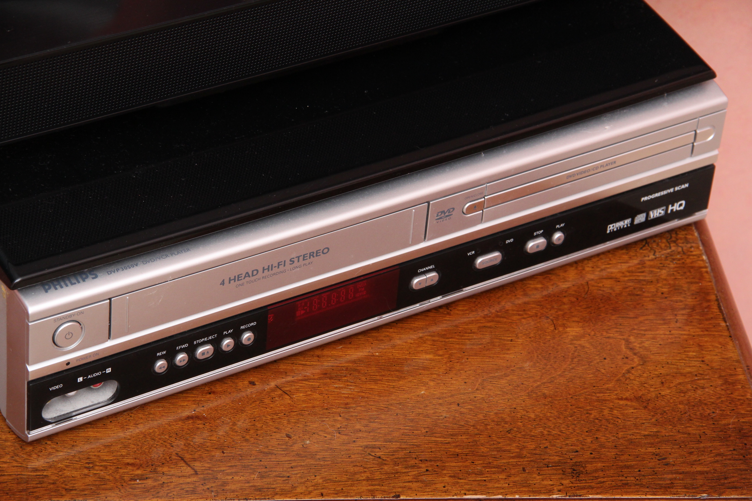 Vizio TV with Philips DVD/VCR Player EBTH