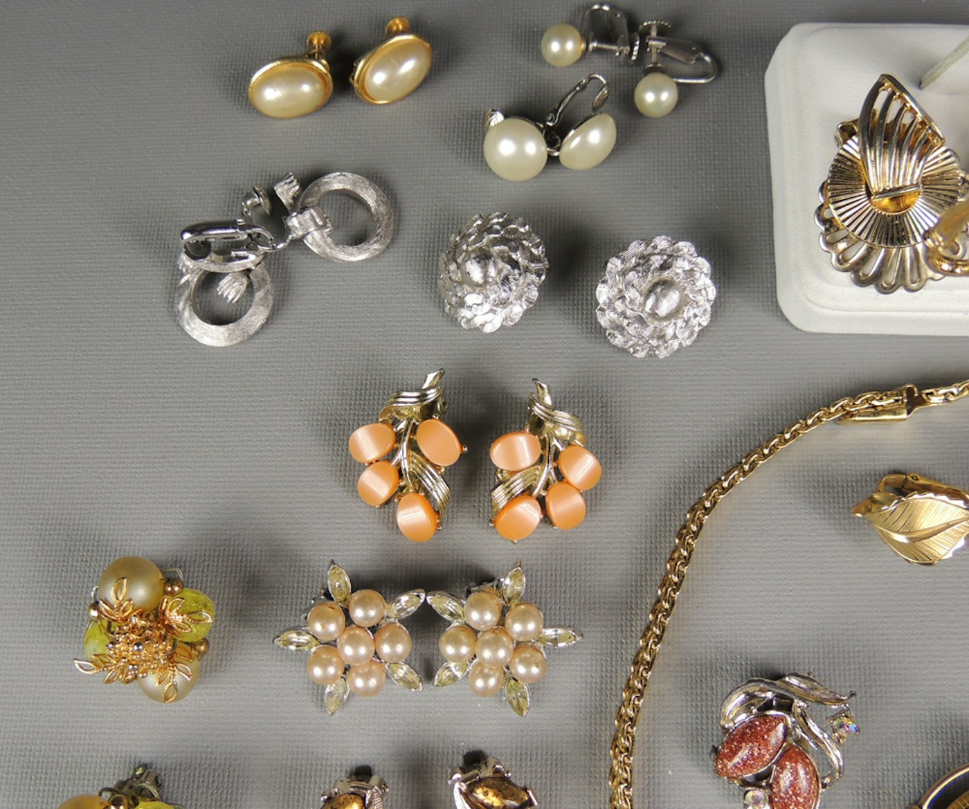 Vintage Costume Jewelry Collection EBTH
