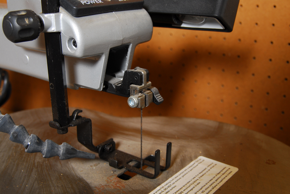 Dremel 1680 1.4 Amp 16" 1/6HP Benchtop Variable Speed Scroll Saw EBTH