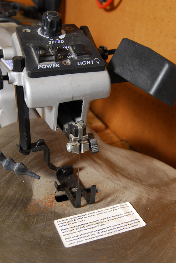 Dremel 1680 1.4 Amp 16" 1/6HP Benchtop Variable Speed Scroll Saw EBTH