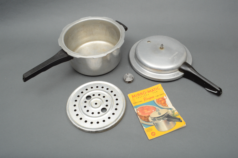 Pair of MirroMatic 4 Quart Pressure Cookers EBTH