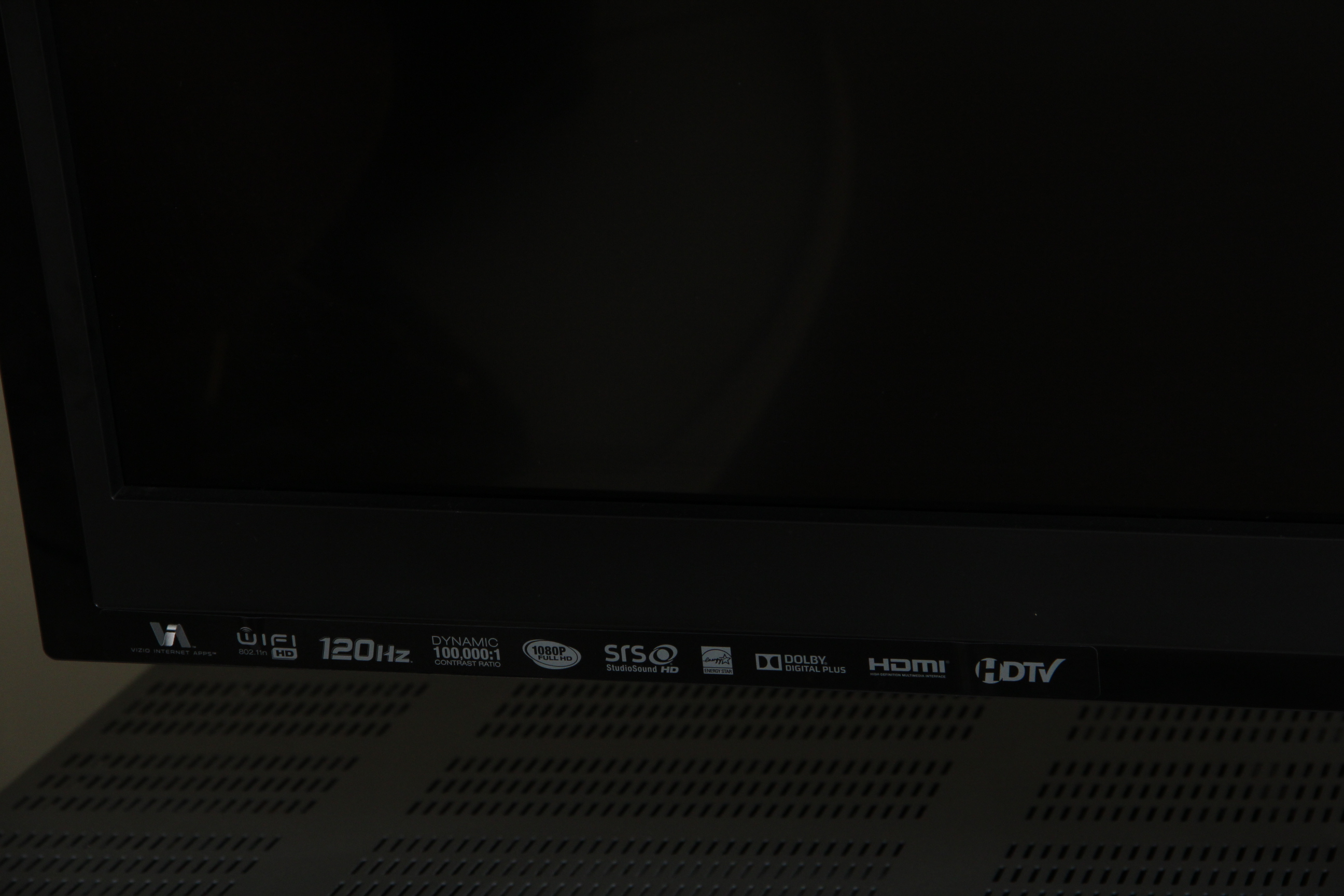 Vizio TV with Wall Mount and Philips DVD/VCR Player EBTH