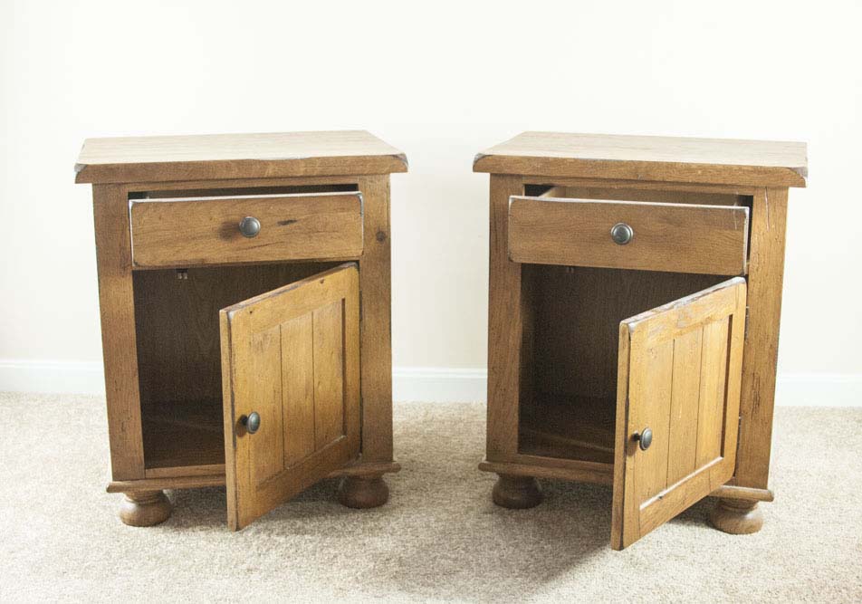 Broyhill Attic Heirloom Collection Nightstands EBTH
