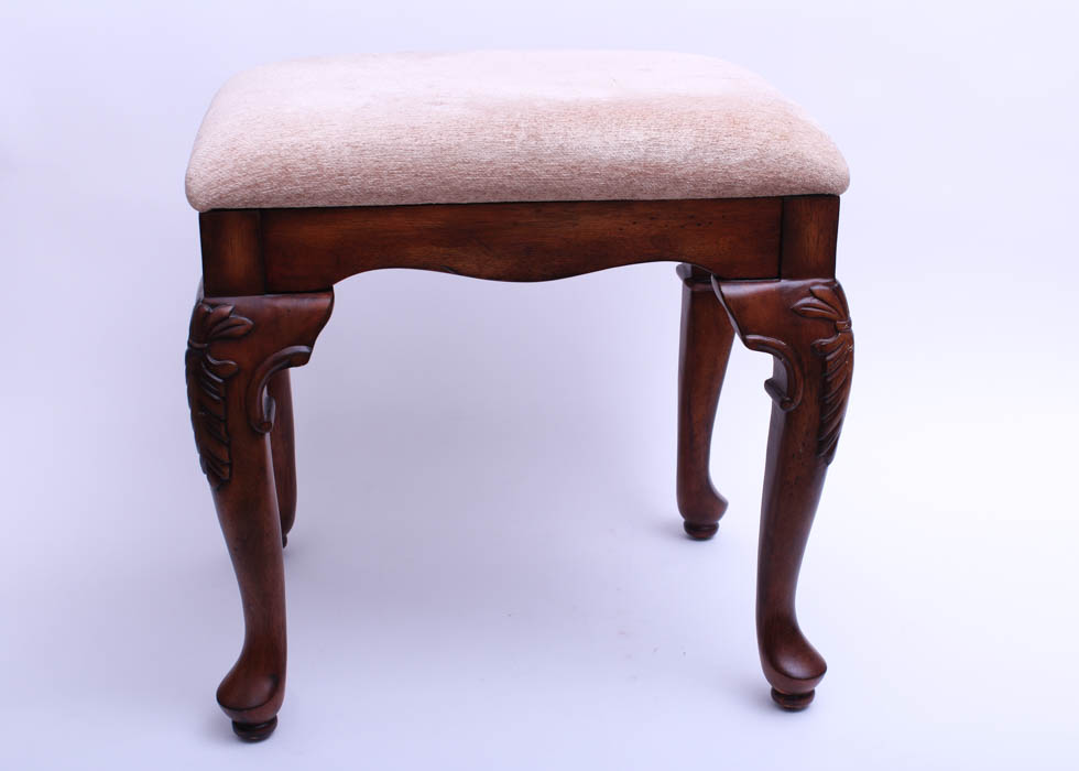 Cherry Finish Queen Anne Style Vanity Stool Ebth