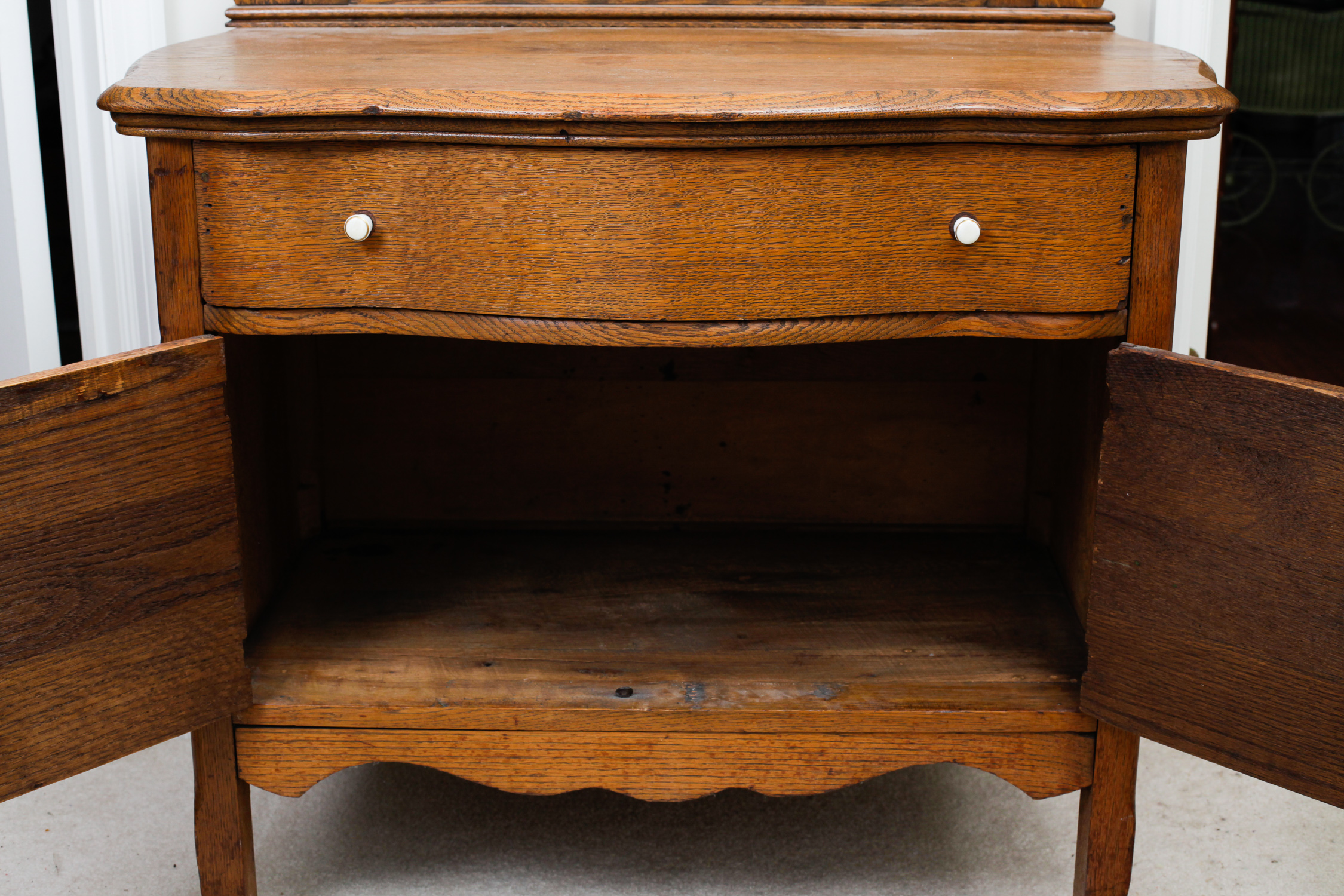 Antique Oak Wash Stand With Mirror | EBTH