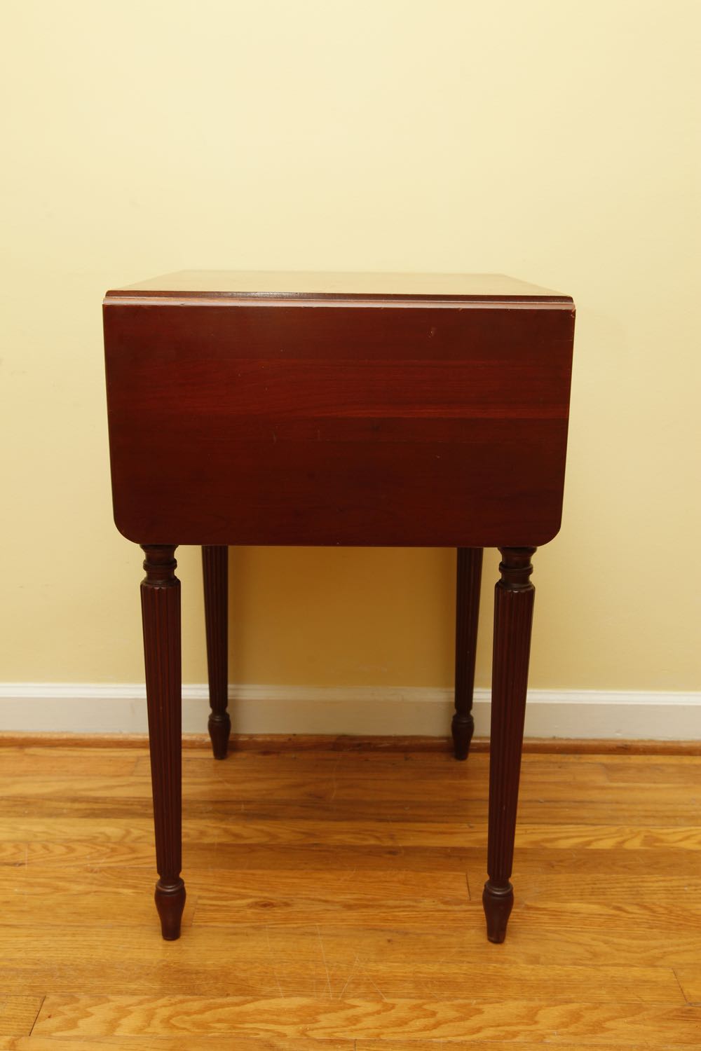 Willet Wildwood Cherry Drop Leaf Side Table EBTH