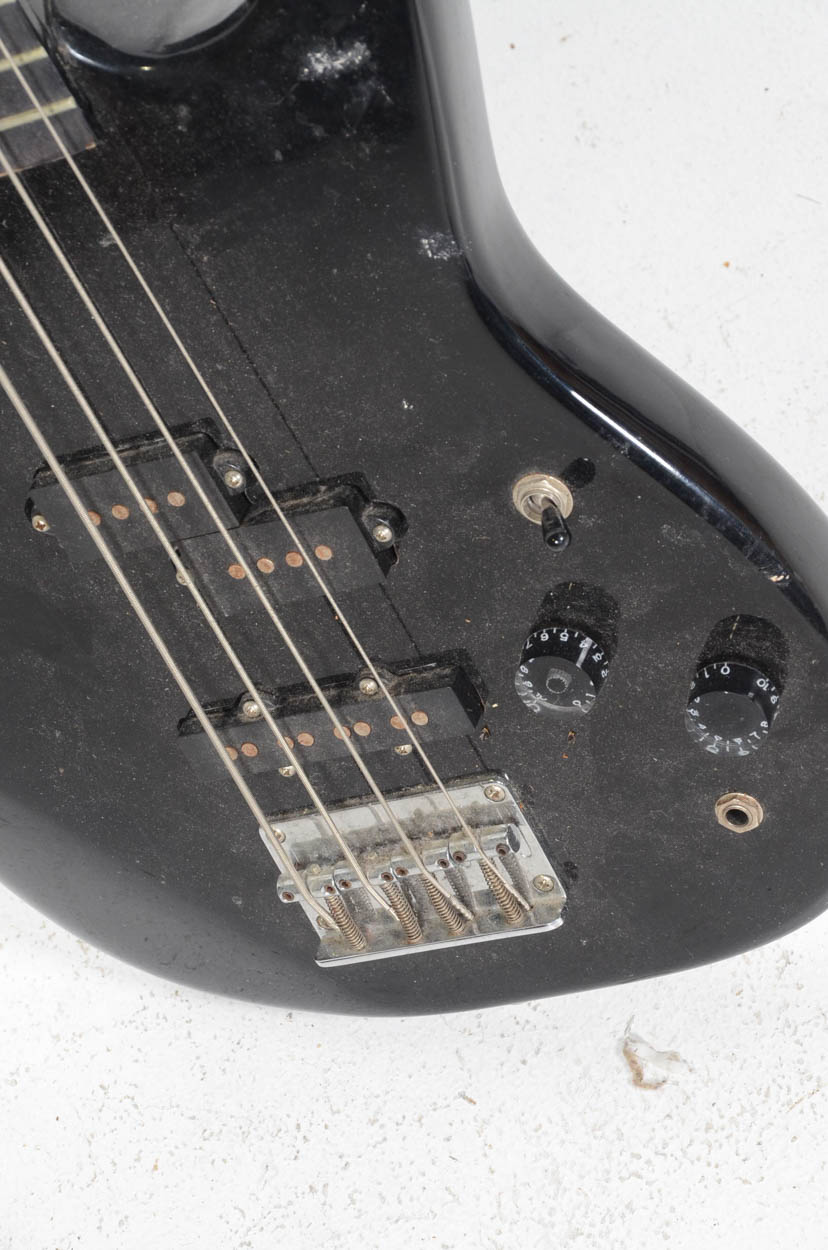 Hyundai Electric Bass Guitar EBTH