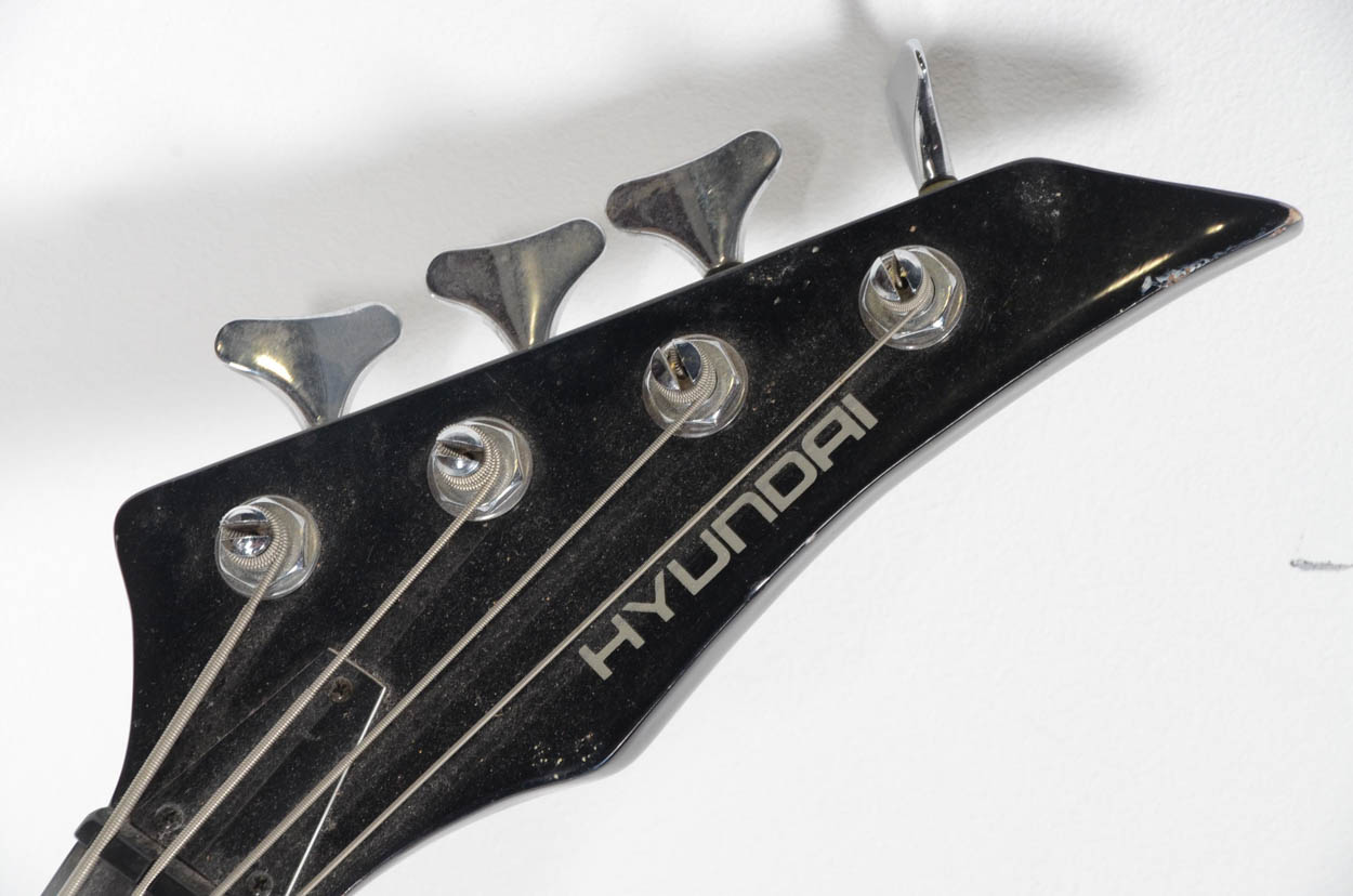 Hyundai Electric Bass Guitar EBTH
