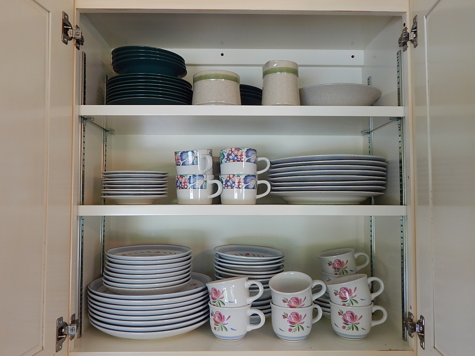 Kitchen Cabinet Dishes Ebth