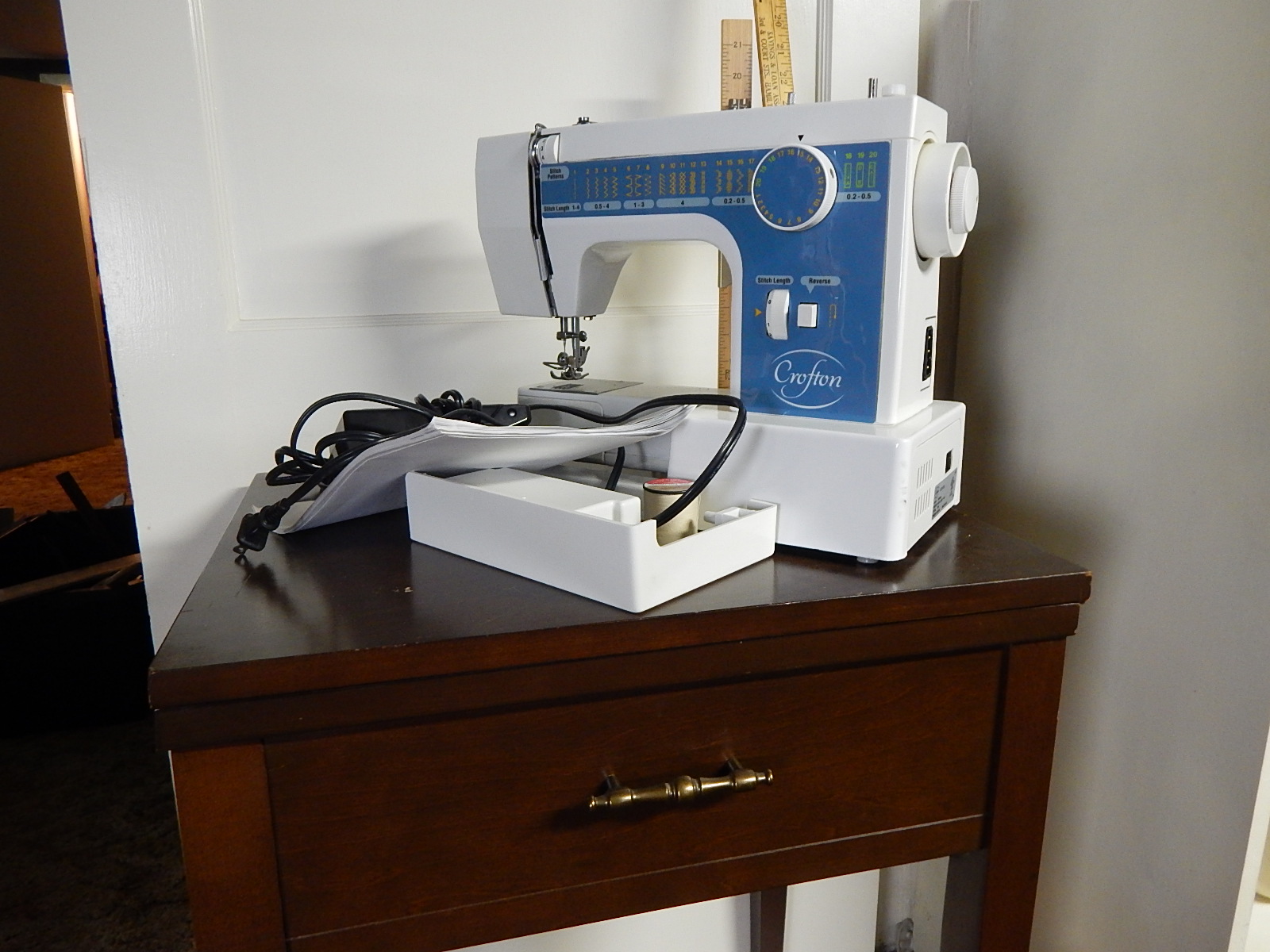 Crofton Sewing Machine and Cabinet | EBTH