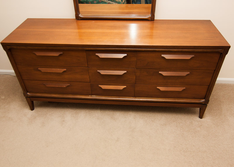 Vintage Bassett Furniture Dresser with Mirror EBTH