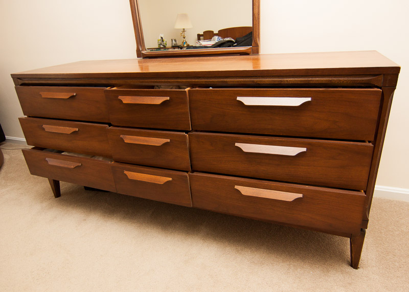 Vintage Bassett Furniture Dresser with Mirror EBTH