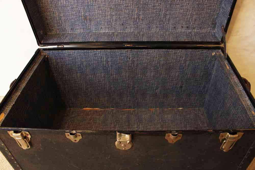 Vintage Black Trunk | EBTH