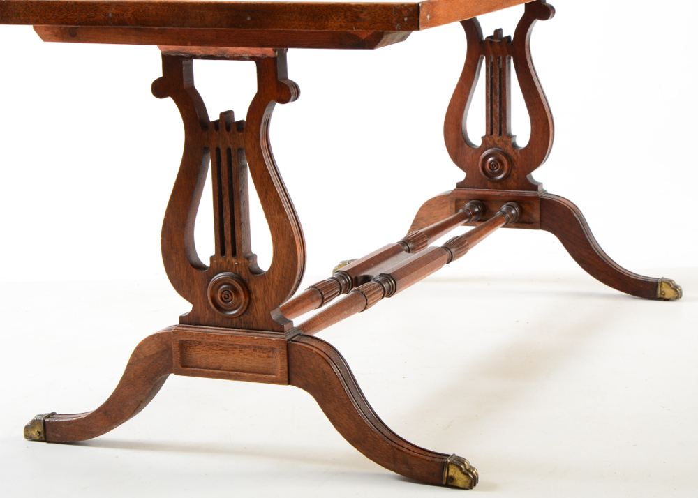 Duncan Phyfe Style Walnut Wood Coffee Table EBTH