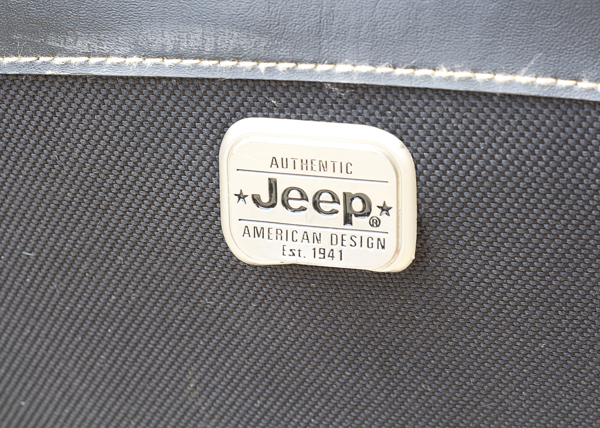 Jeep Luggage Set EBTH