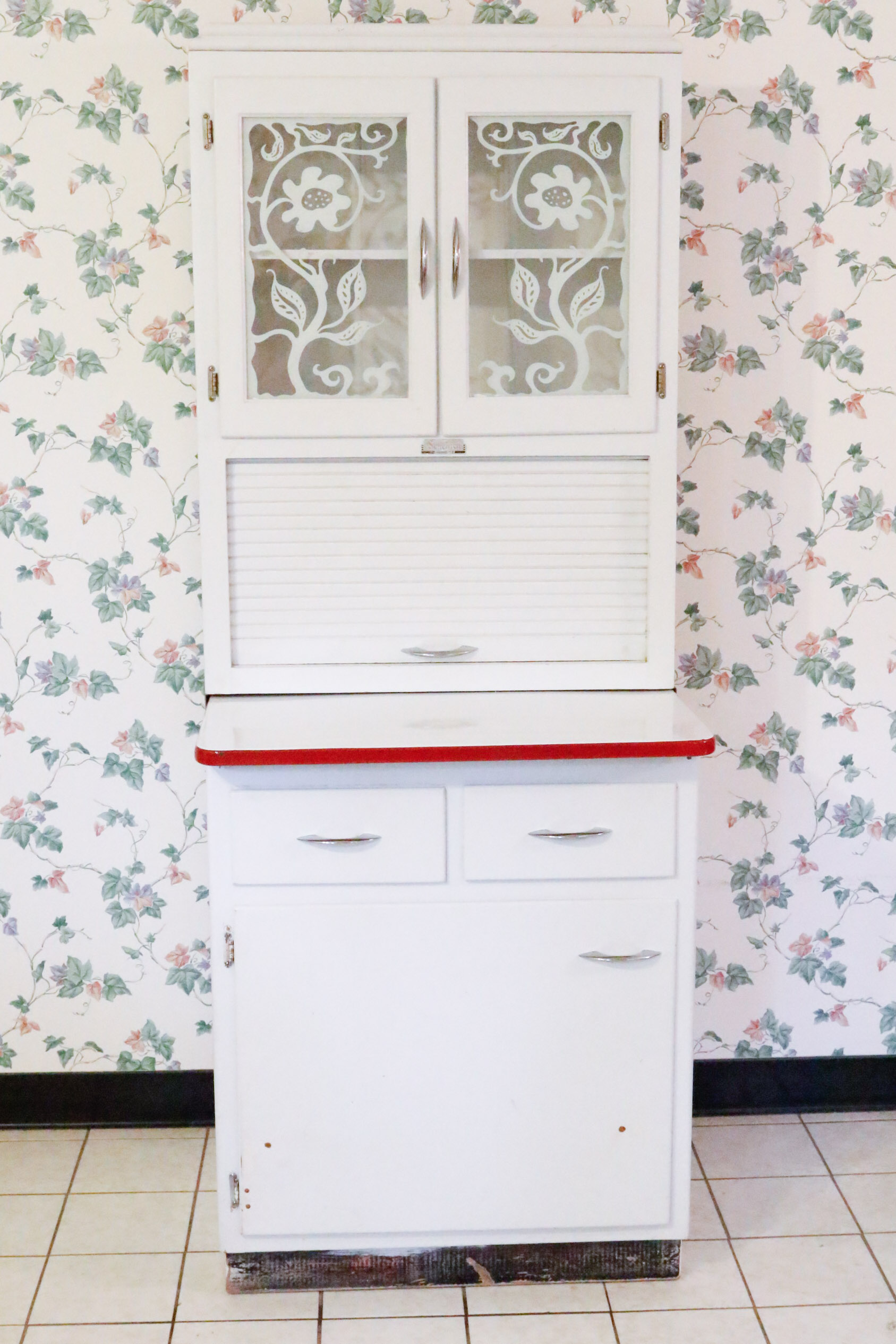 Scheirich Hoosier Style Kitchen Cabinet | EBTH