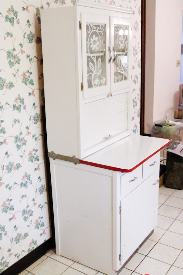 Scheirich Hoosier Style Kitchen Cabinet : EBTH
