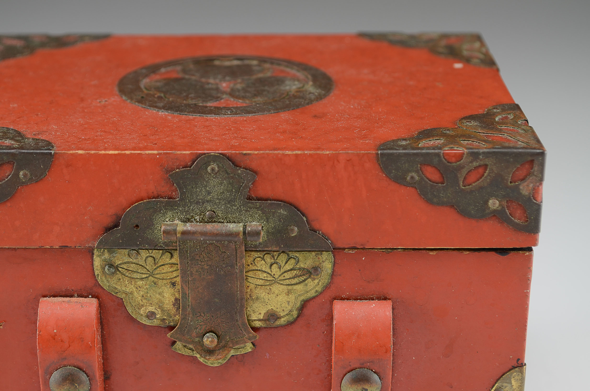 Japanese Dressing Table Box with Hair Clips EBTH