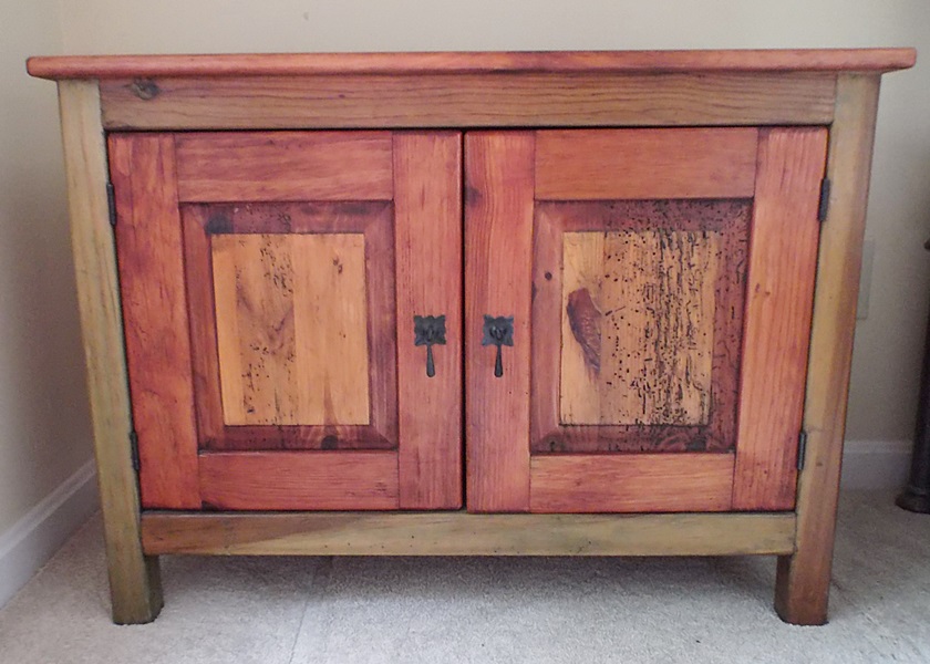 Mexican Wormwood Pine Cabinet | EBTH
