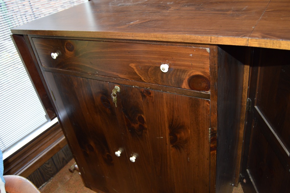 Ethan Allen Bar with Two Stools EBTH