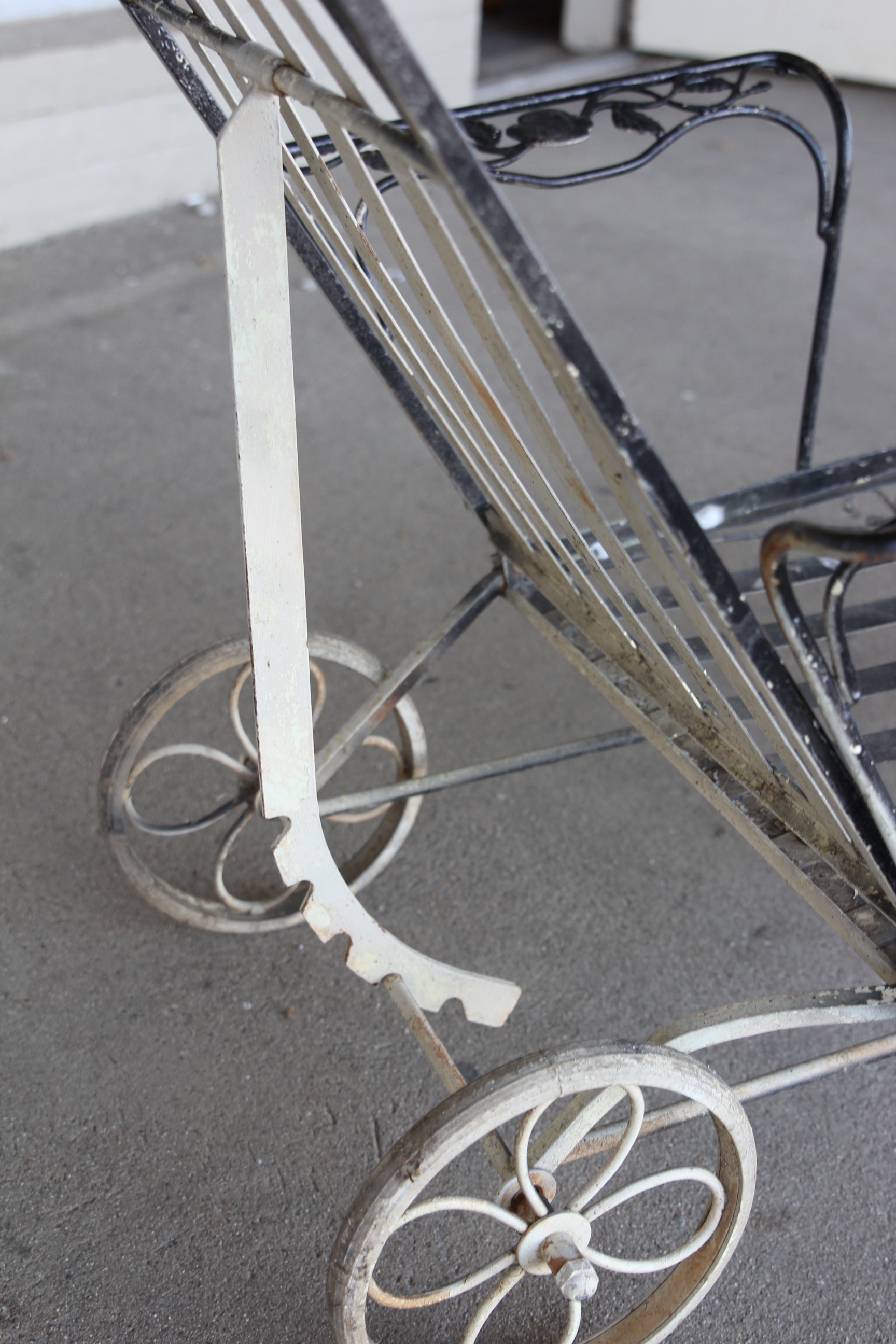 Black Wrought Iron Chaise Lounge Chair EBTH