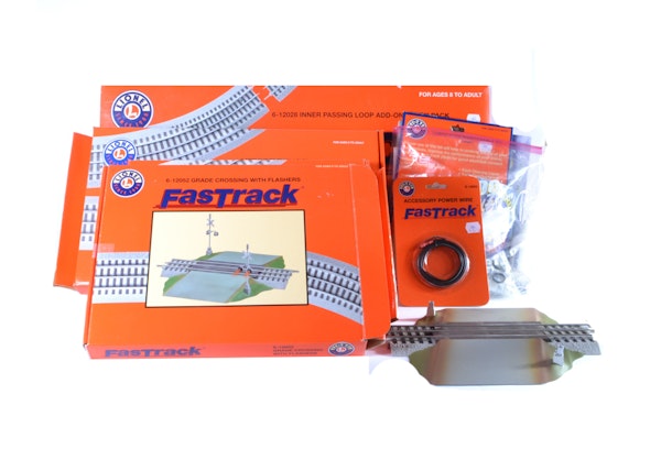 Assortment of Lionel Fastrack Accessories : EBTH