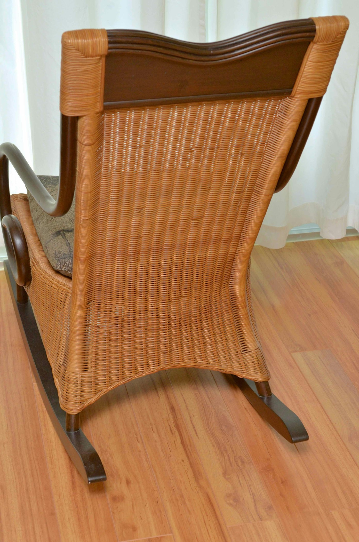 Pier 1 Wicker Rocker : EBTH
