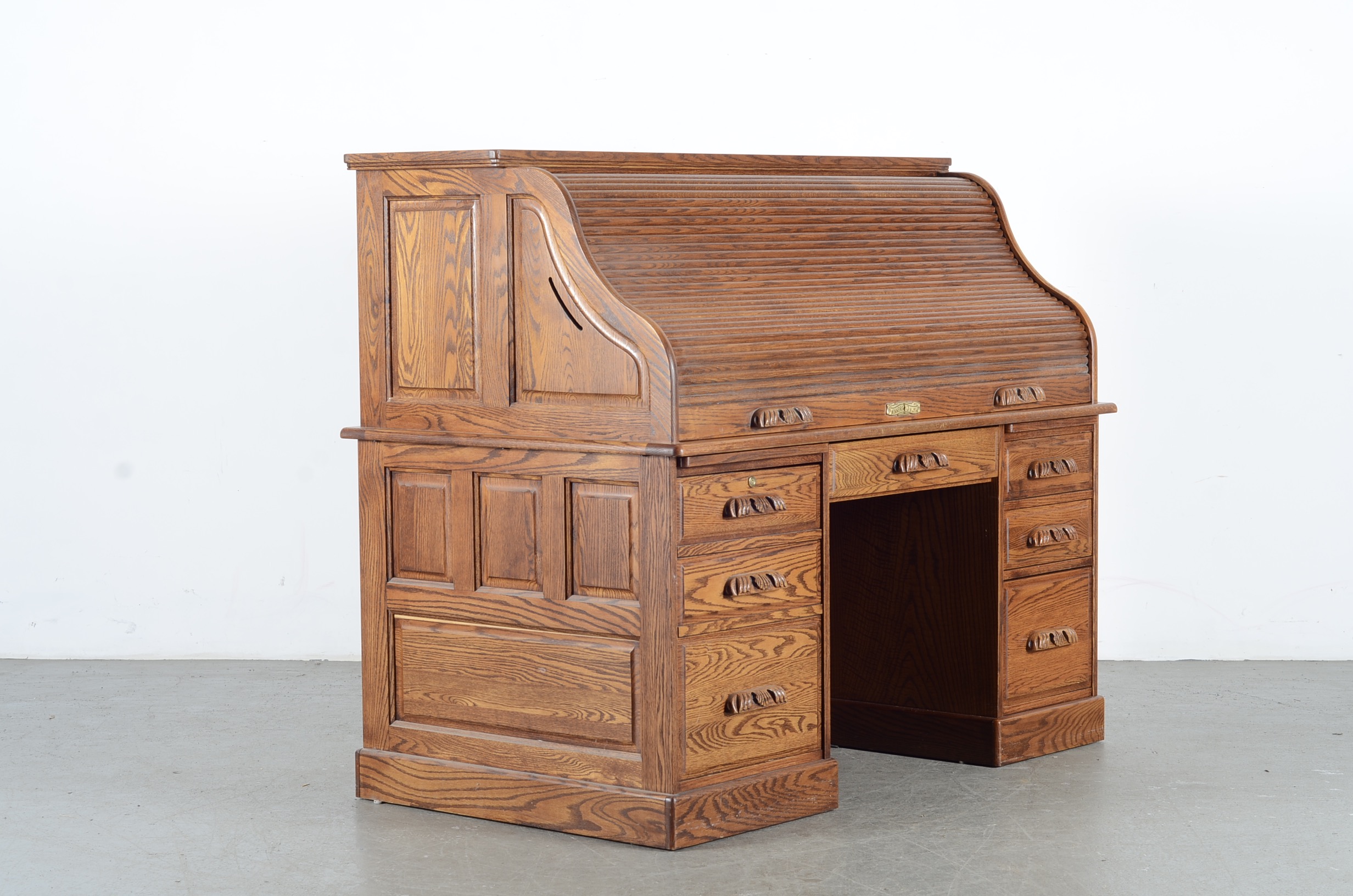 Winners Only Inc. Wooden Roll Top Desk with Drawers EBTH